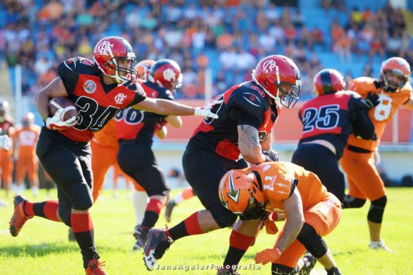 Above: Flamengo FA running back Felipe Florencia. Photo by: Jana Aguiar