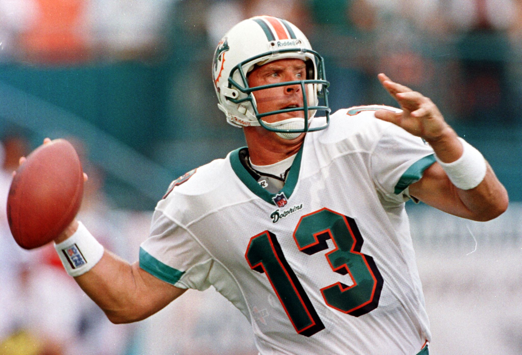 Running back Larry Csonka of the Miami Dolphins carries the ball News  Photo - Getty Images